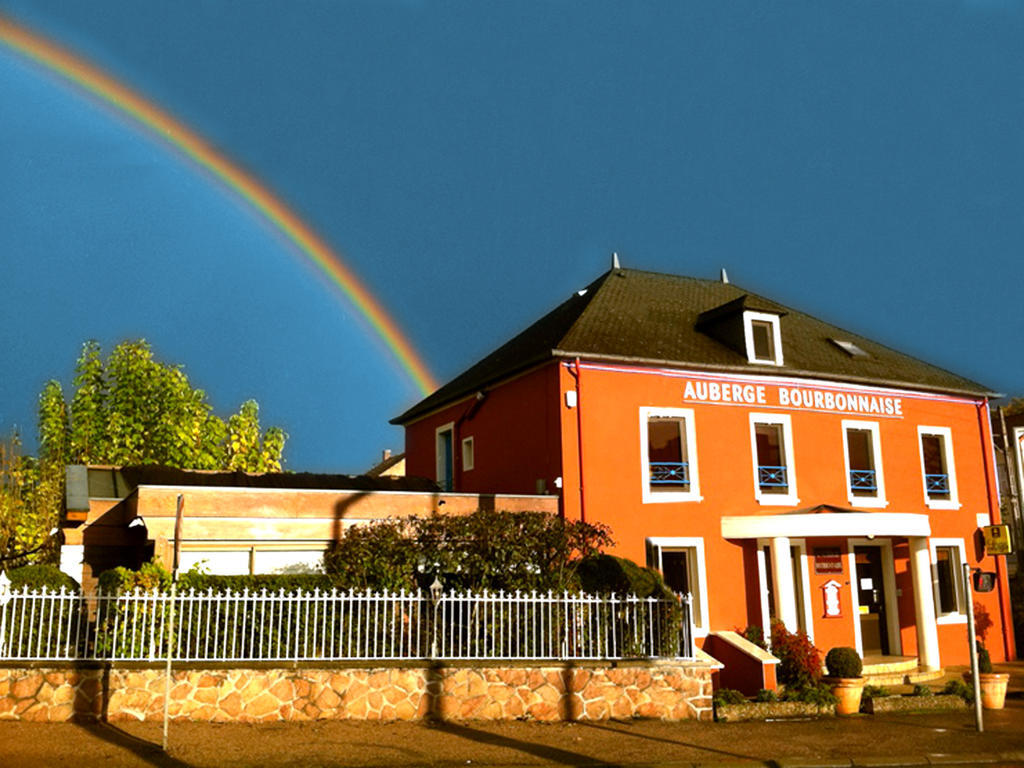 Logis L'Auberge Bourbonnaise Saint-Yorre Exteriör bild