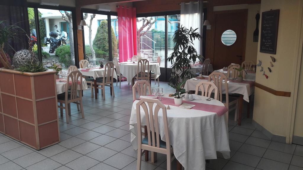 Logis L'Auberge Bourbonnaise Saint-Yorre Exteriör bild