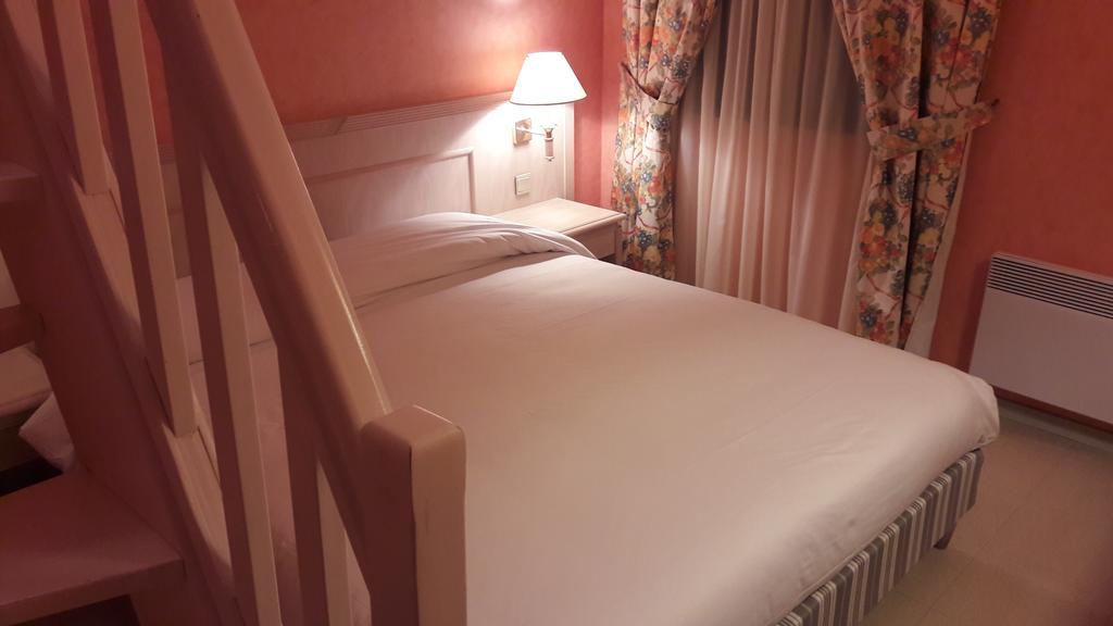 Logis L'Auberge Bourbonnaise Saint-Yorre Exteriör bild